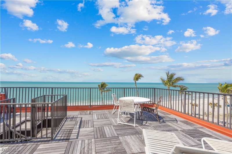 4 bedroom Condominium at 2445 W Gulf Dr 44E, Pointe Santo De Sanibel Condo, Sanibel — photo 1