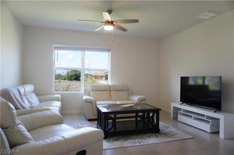 4 bedroom SingleFamilyResidence at 517 Kismet Pkwy W, Cape Coral, Cape Coral — photo 1