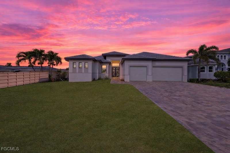 4 bedroom SingleFamilyResidence at 131 SW 57th St, Cape Coral - Lee County Industrial Park, Cape Coral — photo 1