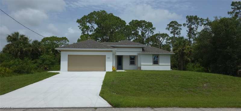 3 bedroom SingleFamilyResidence at 5005 Eifel Ln, Labelle, Labelle — photo 1