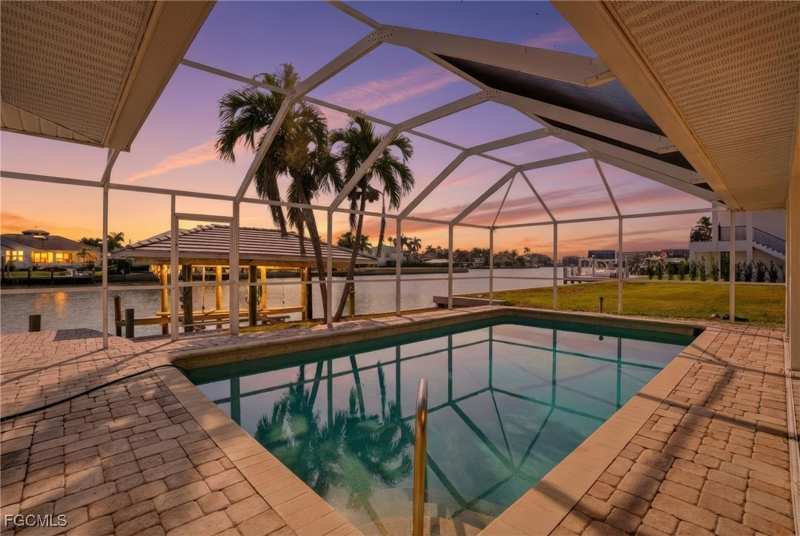 4 bedroom SingleFamilyResidence at 380 Conners Ave, Conners, Naples — photo 1