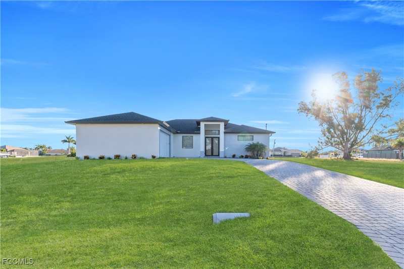4 bedroom SingleFamilyResidence at 911 NW 37th Pl, Cape Coral, Cape Coral — photo 1