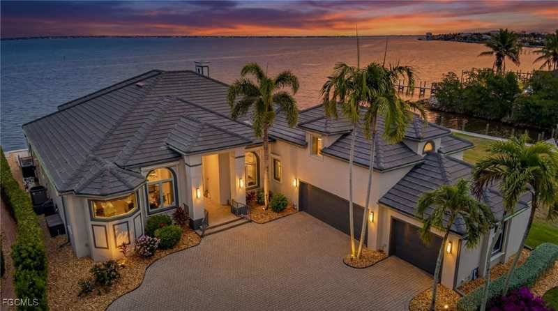 5 bedroom SingleFamilyResidence at 15411 Catalpa Cove Ln, Catalpa Cove, Fort Myers — photo 1