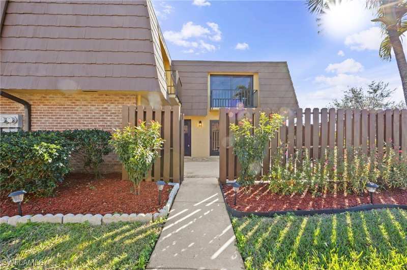 2 bedroom Townhouse at 1569 Park Meadows Dr 2, Parkwoods Townhouse Community, Fort Myers — photo 1