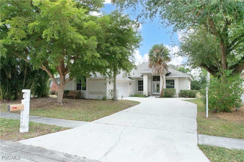3 bedroom SingleFamilyResidence at 1580 Argyle Dr, McGregor Gardens Est, Fort Myers — photo 1