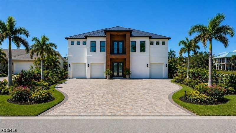 4 bedroom SingleFamilyResidence at 20810 Park Pl, Estero River Heights, Estero — photo 1