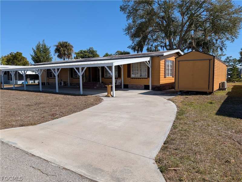 3 bedroom ManufacturedHome at 807 Holly Berry Ct, Forest Park Mobile Home, North Fort Myers — photo 1