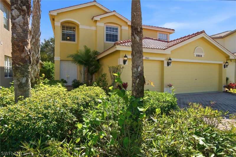 5 bedroom SingleFamilyResidence at 1945 Isla De Palma Cir, Saturnia Lakes, Naples — photo 1