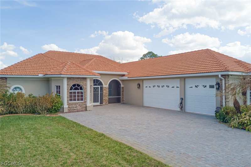 5 bedroom SingleFamilyResidence at 1010 Clayton Ave, Lehigh Acres, Lehigh Acres — photo 1
