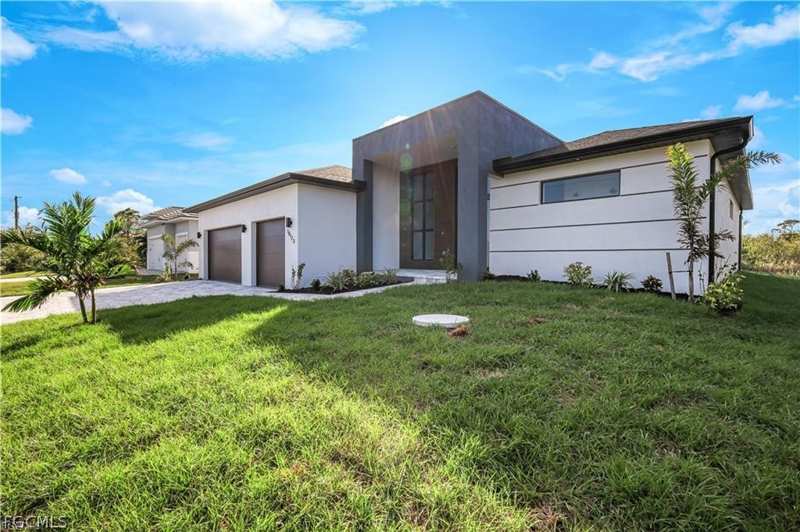 3 bedroom SingleFamilyResidence at 901 NW 19th Ter, Cape Coral, Cape Coral — photo 1
