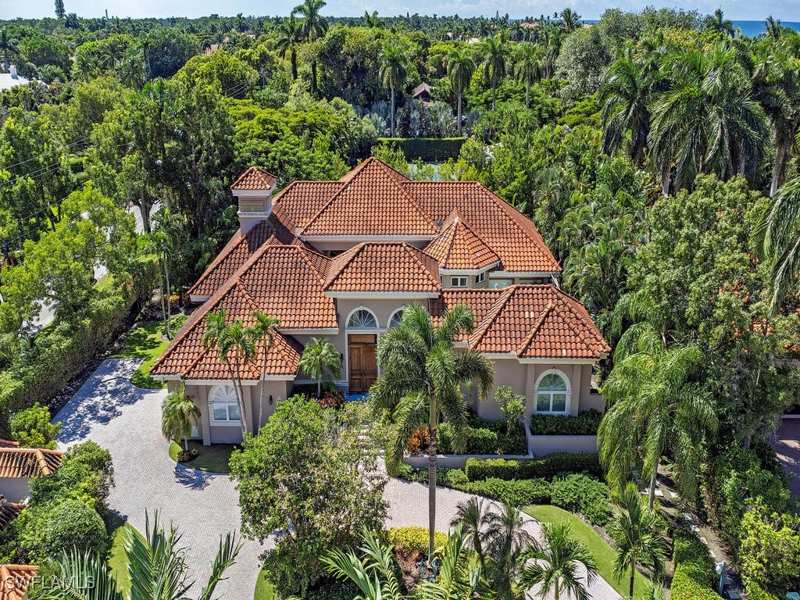 3 bedroom SingleFamilyResidence at 2080 Gordon Dr, Olde Naples, Naples — photo 1