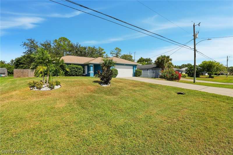 3 bedroom SingleFamilyResidence at 2207 NE 28th St, Cape Coral, Cape Coral — photo 1