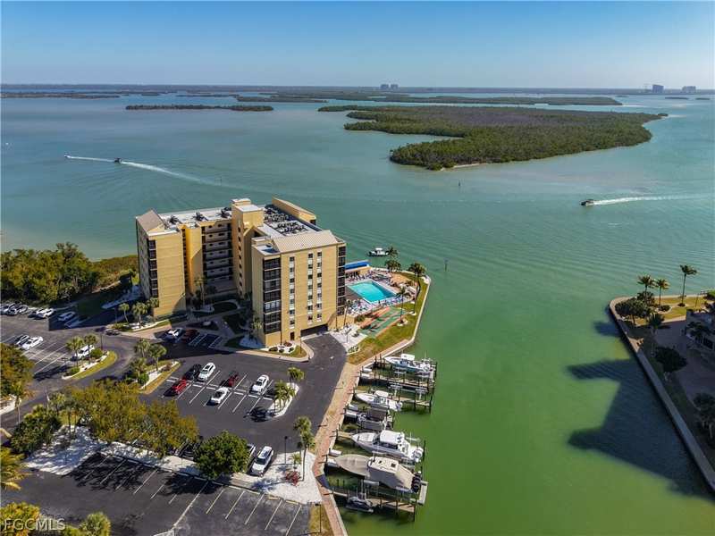 1 bedroom Condominium at 400 Lenell Rd 107, Windward Point Condo, Fort Myers Beach — photo 1