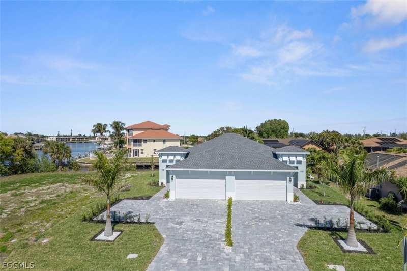 3 bedroom Attached at 1107 SE 38th St, Cape Coral, Cape Coral — photo 1