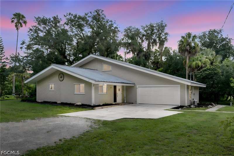 3 bedroom SingleFamilyResidence at 4613 Orange River Loop Rd, Citrus River Estates, Fort Myers — photo 1