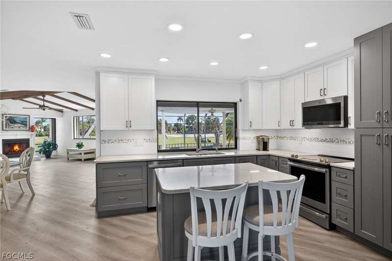 3 bedroom SingleFamilyResidence at 1312 Par View Dr, Beachview Country Club Estates, Sanibel — photo 1