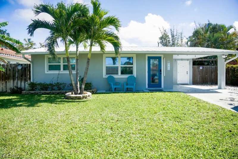3 bedroom SingleFamilyResidence at 560 E Valley Dr, Bonita Shores, Bonita Springs — photo 1