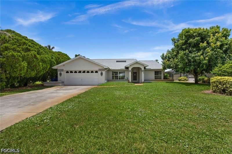 3 bedroom SingleFamilyResidence at 7305 Constitution Cir, San Carlos Park Golf Course Addition, Fort Myers — photo 1