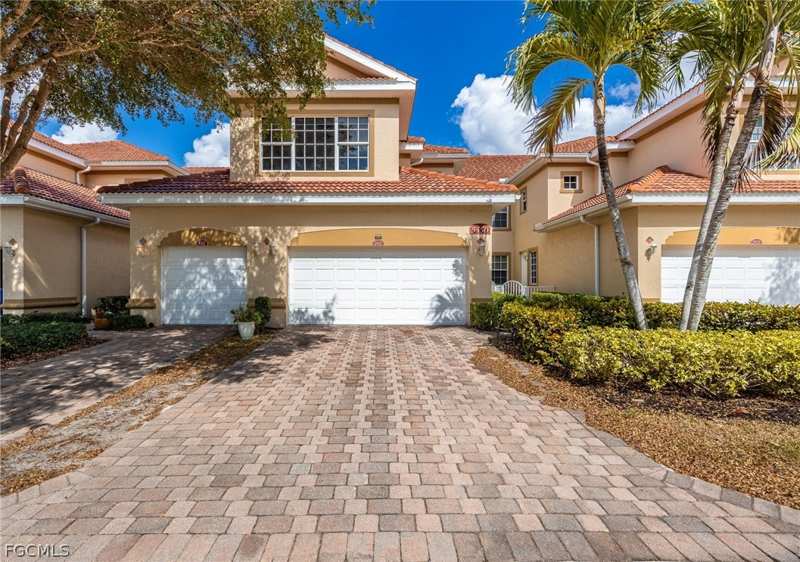 3 bedroom Townhouse at 5550 Berkshire Dr 202, Bell Tower Park, Fort Myers — photo 1