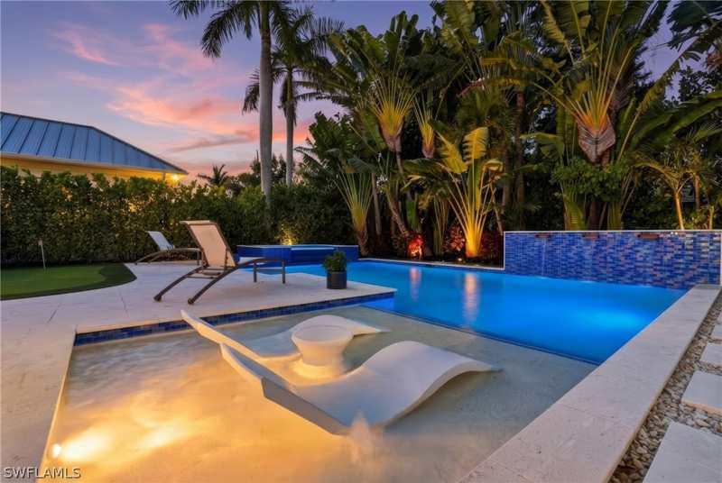 4 bedroom SingleFamilyResidence at 725 Harbour Dr, Moorings, Naples — photo 1