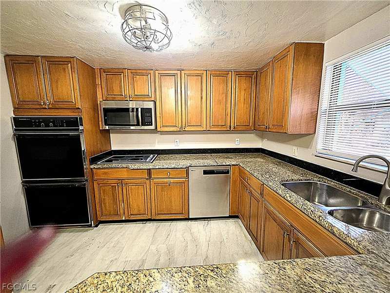3 bedroom SingleFamilyResidence at 135 Powell Creek Cir, Dorseys Subd, North Fort Myers — photo 1