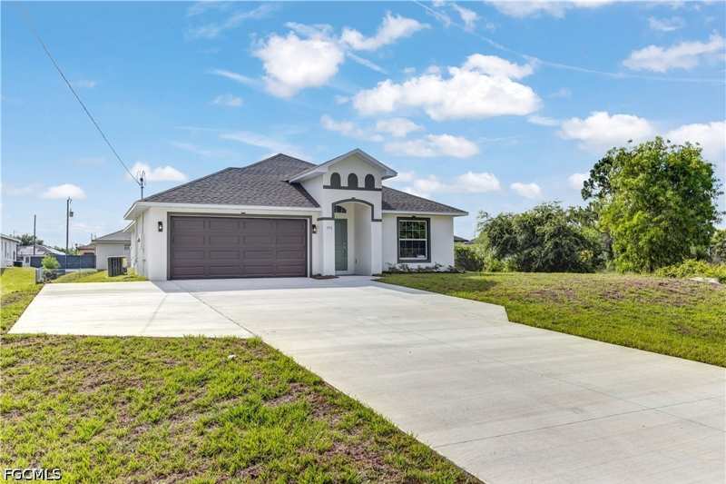 4 bedroom SingleFamilyResidence at 773 Bell Blvd S, Lehigh Acres, Lehigh Acres — photo 1