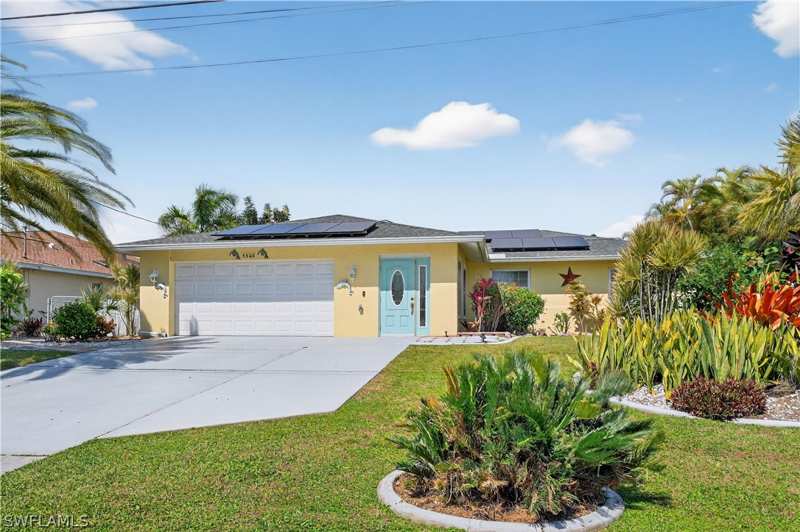 3 bedroom SingleFamilyResidence at 1305 SE 29th Ter, Cape Coral, Cape Coral — photo 1