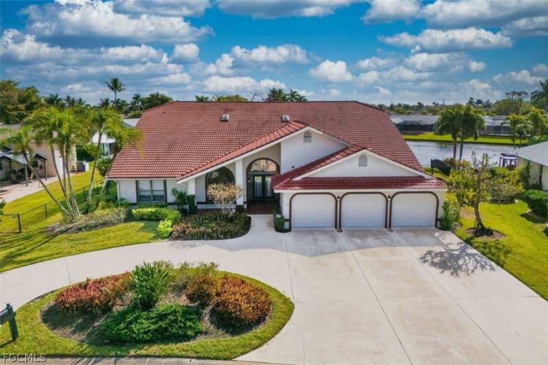 4 bedroom SingleFamilyResidence at 6896 Erin Marie Ct, Town And River, Fort Myers — photo 1