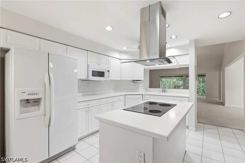 2 bedroom Condominium at 203 Via Perignon 2-4, Tra Vigne, Naples — photo 1