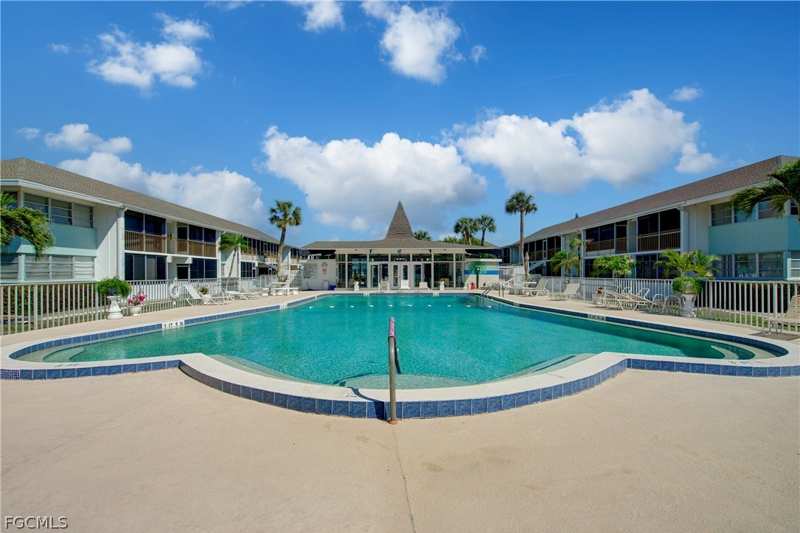 1 bedroom Condominium at 402 SE 42nd Ter 3, Country Club Estates Condo, Cape Coral — photo 1