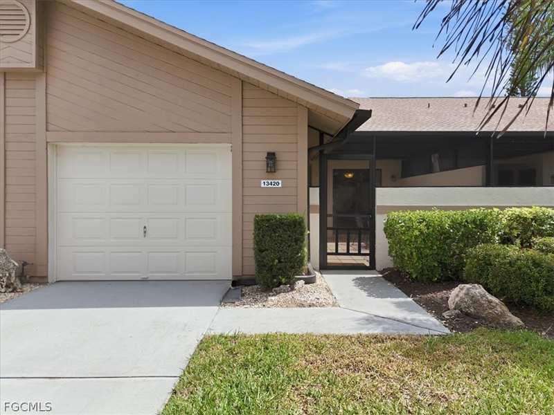 2 bedroom Attached at 13420 Onion Creek Ct, Villas Village, Fort Myers — photo 1