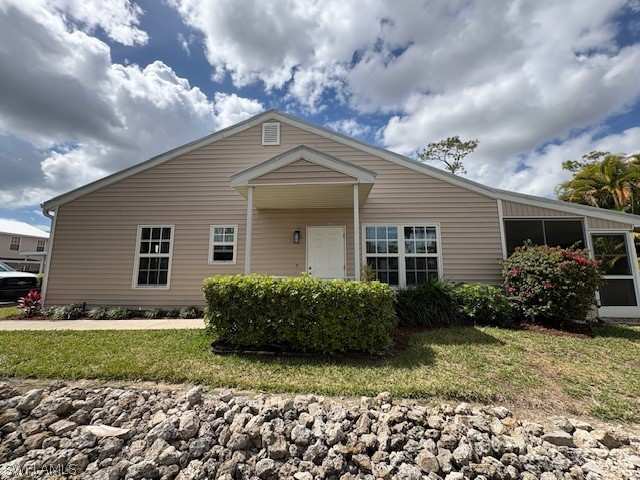 2 bedroom Townhouse at 6101 Lake Front Dr, Island Park Woods, Fort Myers — photo 1
