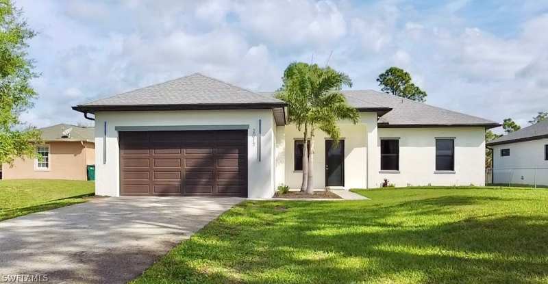 4 bedroom SingleFamilyResidence at 2017 47th Ave NE, Golden Gate Estates, Naples — photo 1