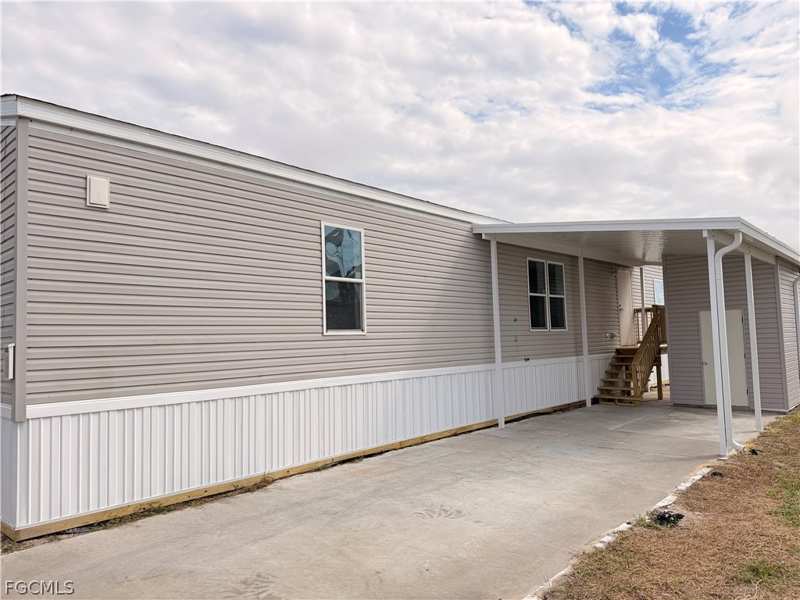 3 bedroom ManufacturedHome at 827 Peaceful Dr, Lazy Days Mobile Village, North Fort Myers — photo 1