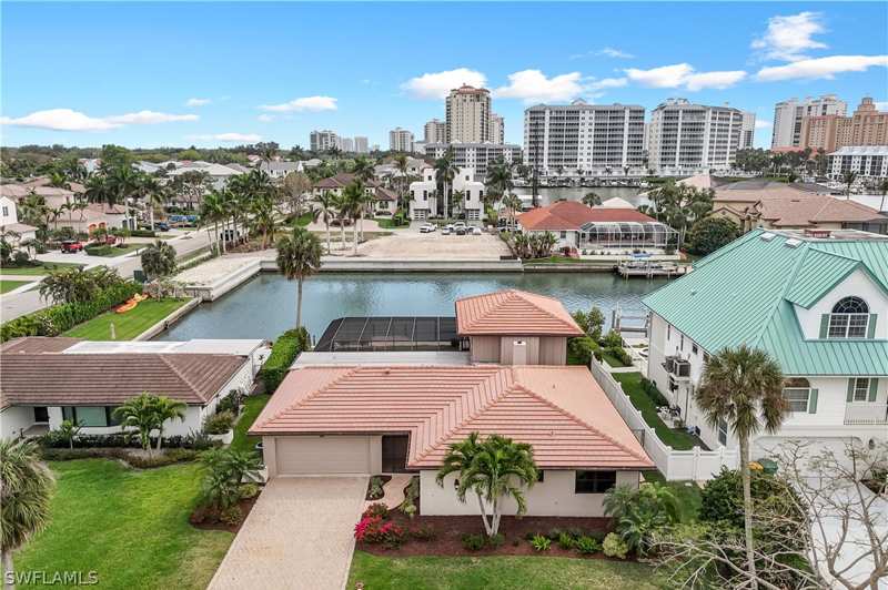 4 bedroom SingleFamilyResidence at 480 Oak Ave, Conners, Naples — photo 1