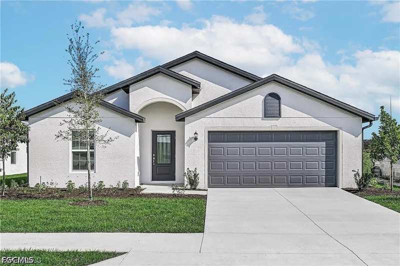 4 bedroom SingleFamilyResidence at 852 Franklin Ct, Immokalee Highlands, Immokalee — photo 1