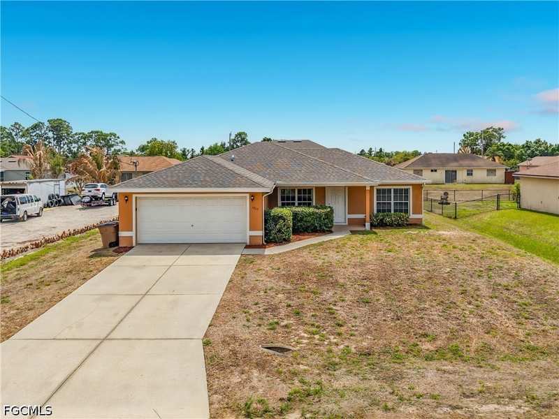 3 bedroom SingleFamilyResidence at 3713 20th St SW, Lehigh Acres, Lehigh Acres — photo 1