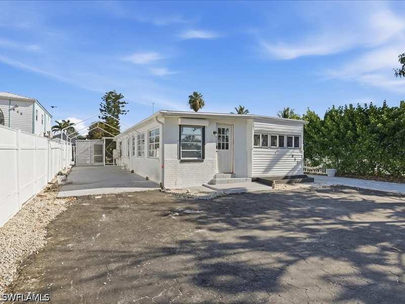 3 bedroom SingleFamilyResidence at 657 Palm Ave E, Goodland Isles, Goodland — photo 1
