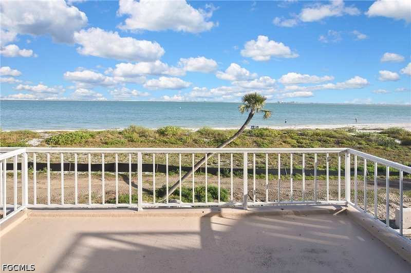 2 bedroom Condominium at 200 Periwinkle Way 225, Lighthouse Point Condo, Sanibel — photo 1