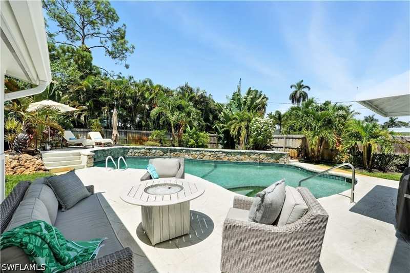 3 bedroom SingleFamilyResidence at 1063 22nd Ave N, Lakewood Park, Naples — photo 1