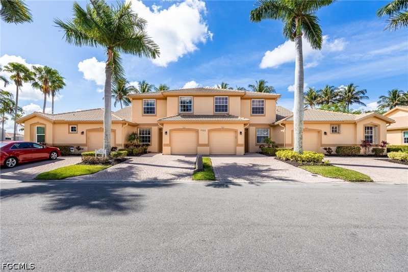 3 bedroom Townhouse at 7900 Lake Sawgrass Loop 4612, Reflection Lakes, Fort Myers — photo 1