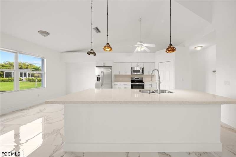 3 bedroom SingleFamilyResidence at 605 SE 23rd Ave, Cape Coral, Cape Coral — photo 1