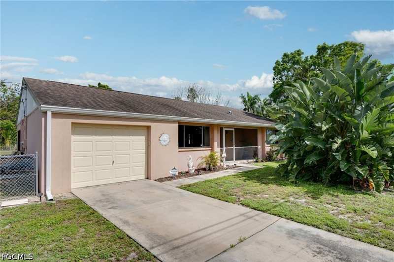 2 bedroom SingleFamilyResidence at 4521 Orchid Blvd, Cape Coral, Cape Coral — photo 1