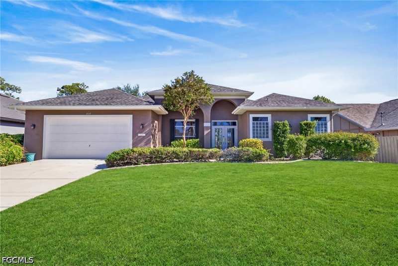 3 bedroom SingleFamilyResidence at 1217 SW 18th St, Palmetto Pines Country Club, Cape Coral — photo 1