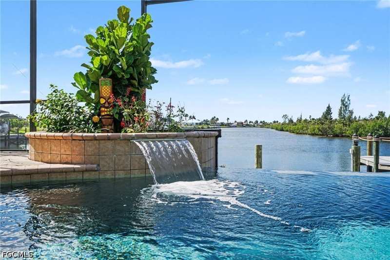 3 bedroom SingleFamilyResidence at 4214 Gulfstream Pkwy, Cape Coral, Cape Coral — photo 1