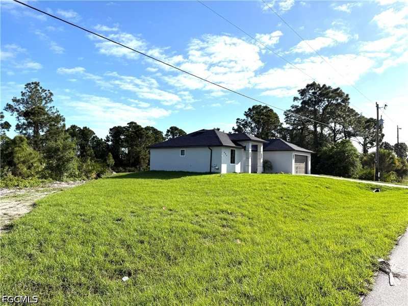 3 bedroom SingleFamilyResidence at 803 Newell St E, Southeast Lehigh, Lehigh Acres — photo 1