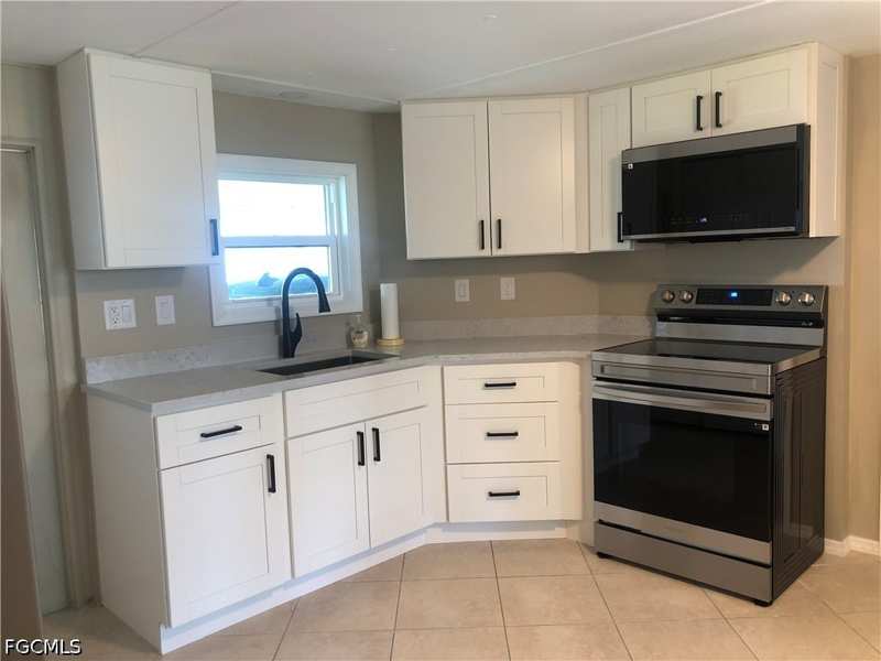 2 bedroom ManufacturedHome at 135 Chisholm Trl, Carriage Village, North Fort Myers — photo 1