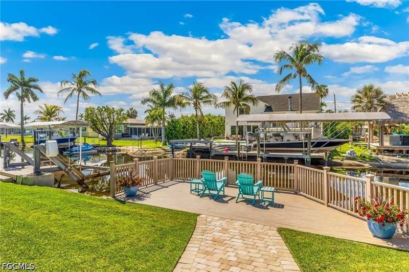 3 bedroom SingleFamilyResidence at 6405 Park Rd, Island Park, Fort Myers — photo 1