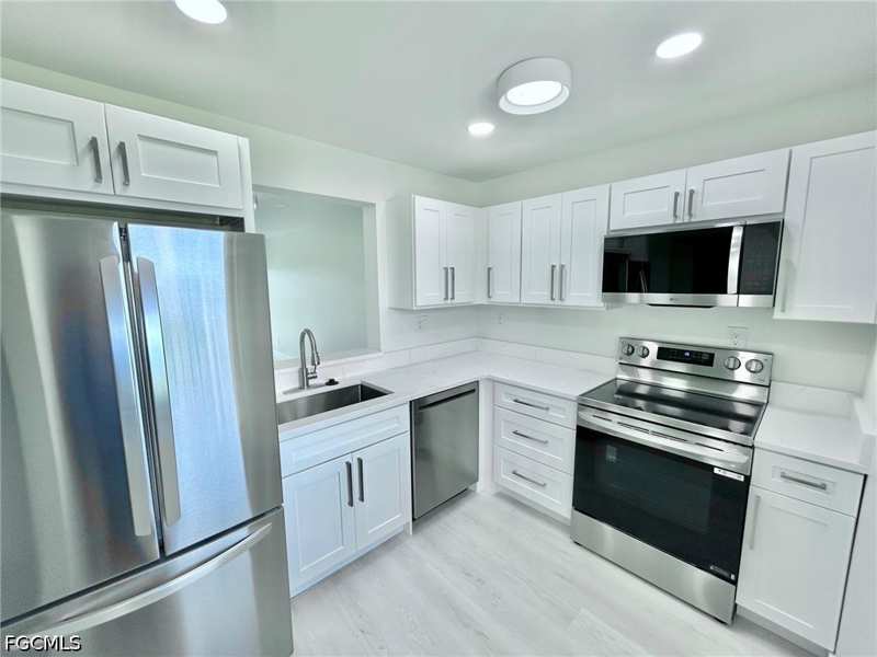 1 bedroom Condominium at 6220 Augusta Dr 413, Seven Lakes, Fort Myers — photo 1