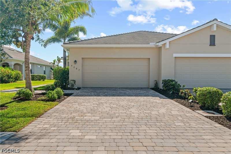 3 bedroom Attached at 4287 Lemongrass Dr, Castalina, Fort Myers — photo 1